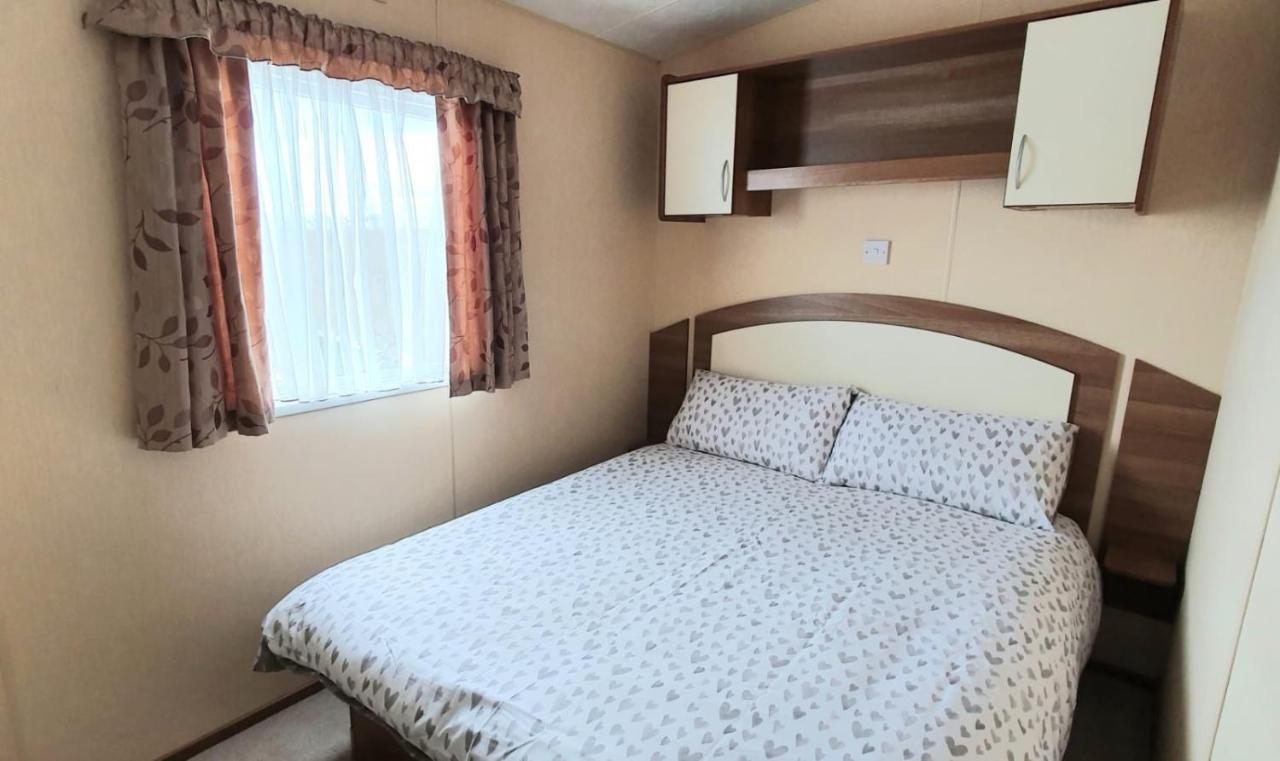 Отель Olympic Holiday Caravan Селси Экстерьер фото